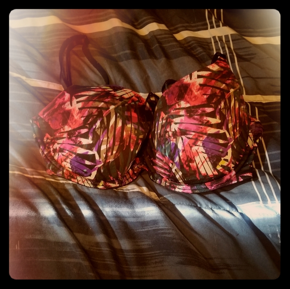 *Sold* Victoria's secret bra